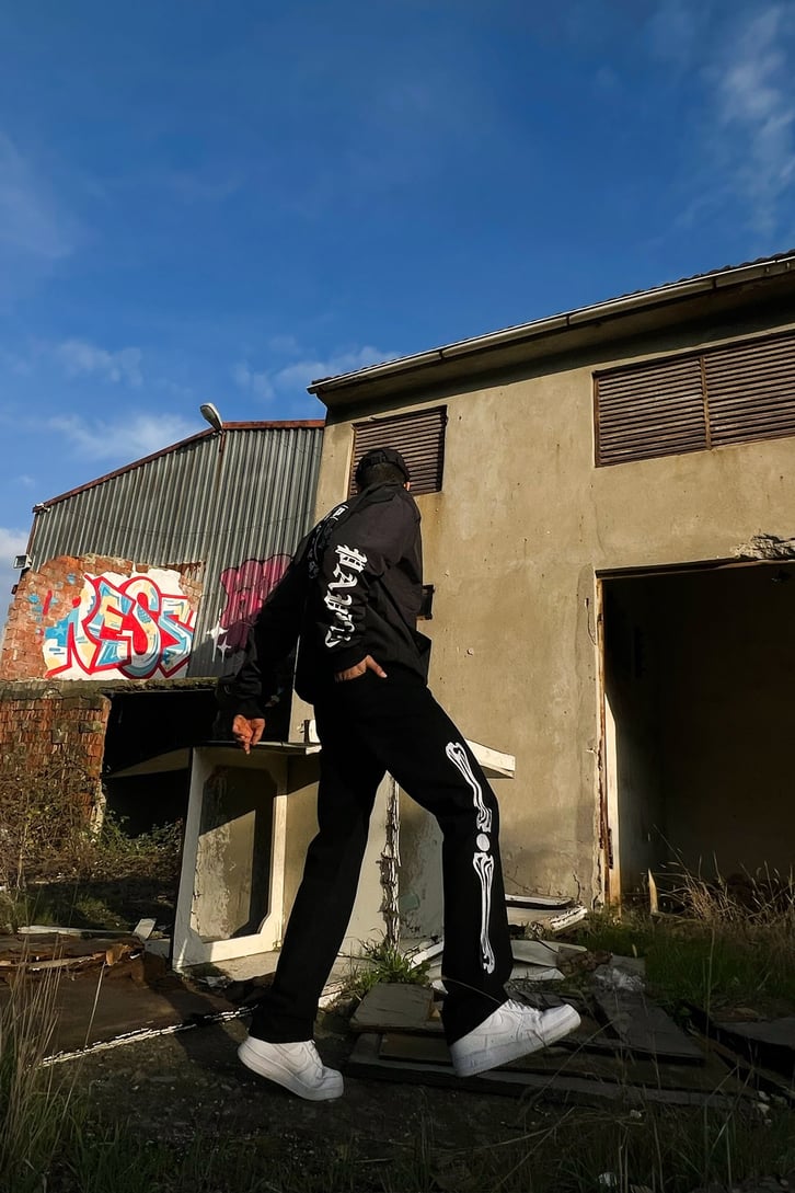 Bone Nakışlı Siyah Regular Fit Jean