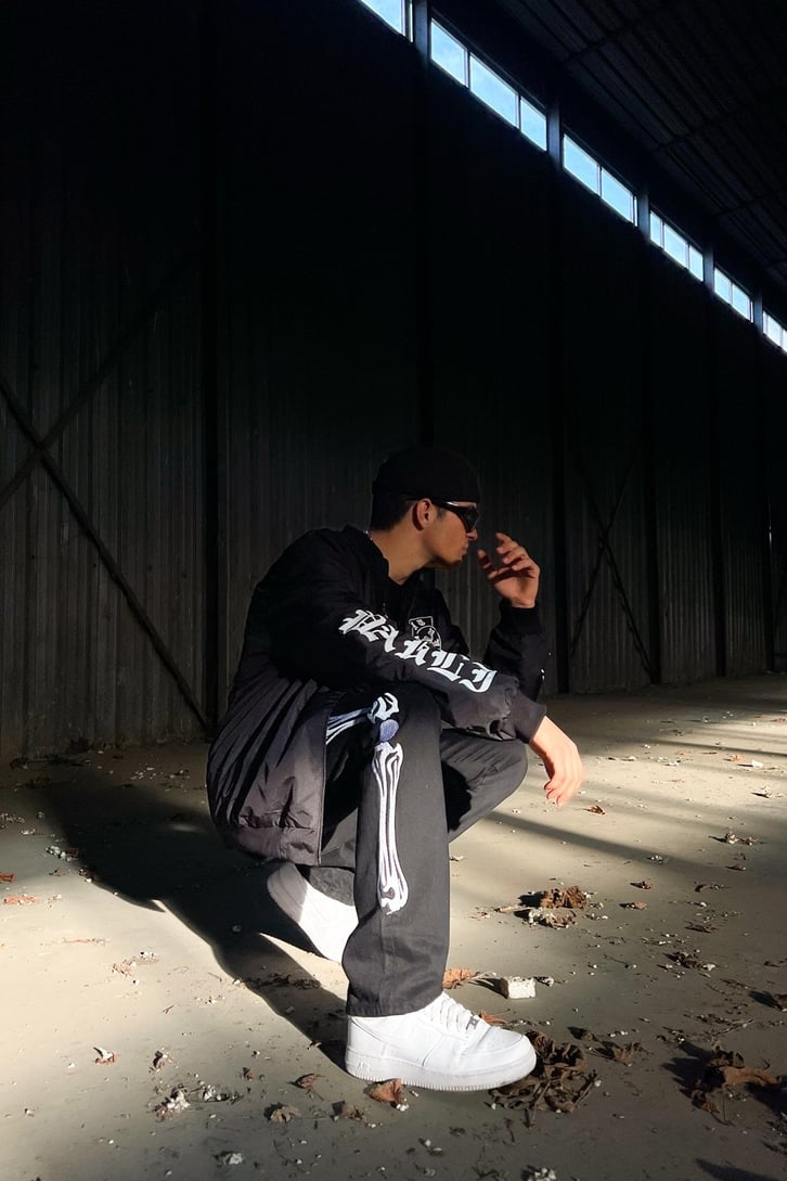 Bone Nakışlı Siyah Regular Fit Jean