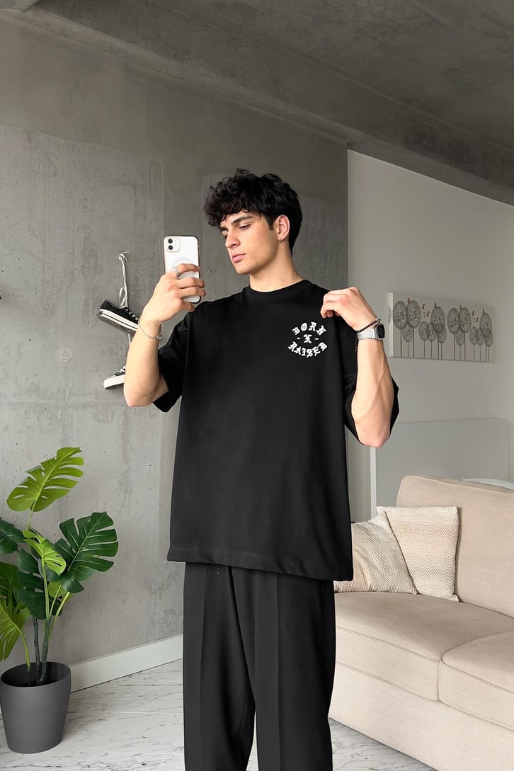 Born Raesed Baskılı Siyah Oversize Tişört