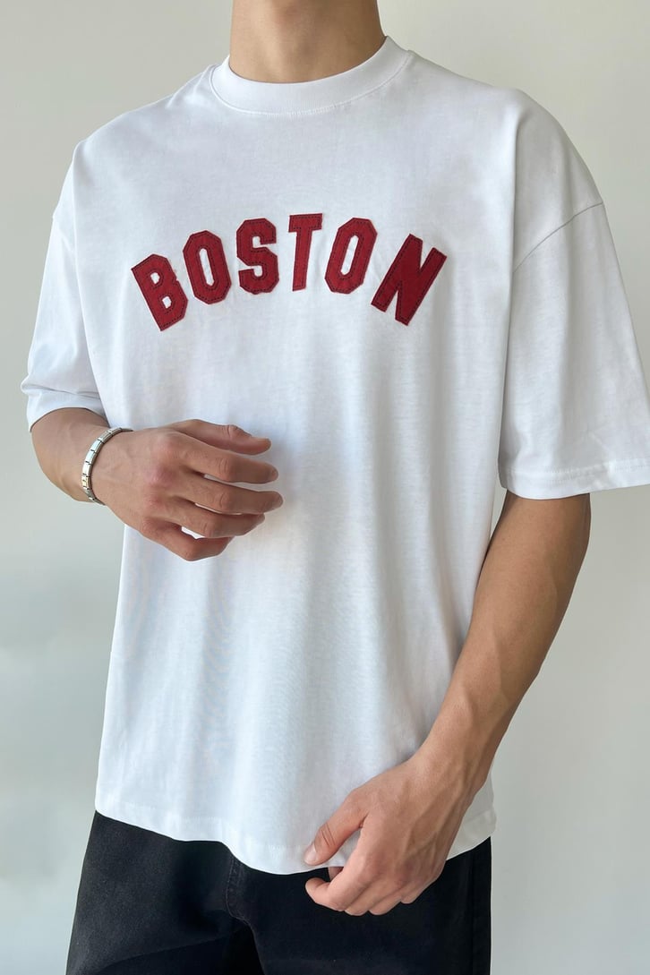 Boston Nakışlı Beyaz Oversize Tişört