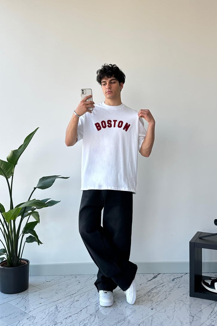 Boston Nakışlı Beyaz Oversize Tişört