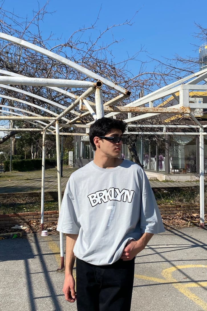 Brooklyn Chest Printed Oversize Gri Tshirt