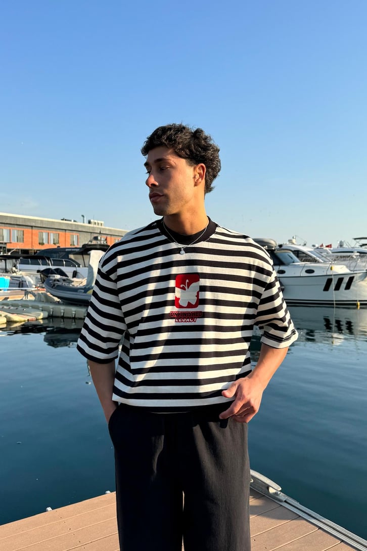 Butterfly Nakışlı Çizgili Oversize Tişört