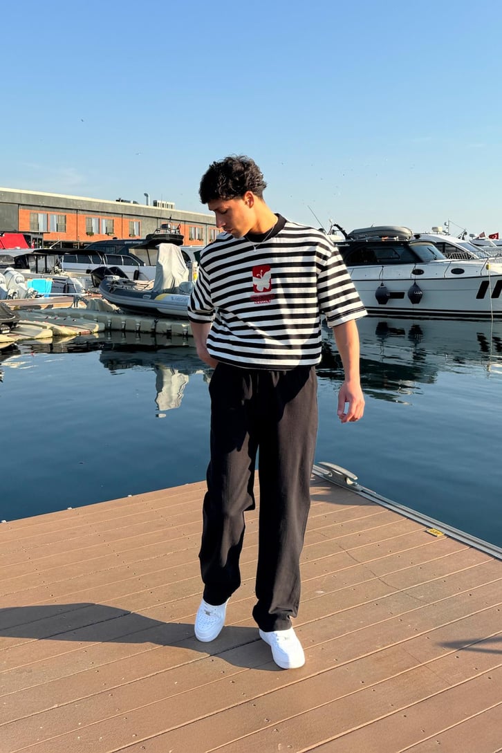 Butterfly Nakışlı Çizgili Oversize Tişört