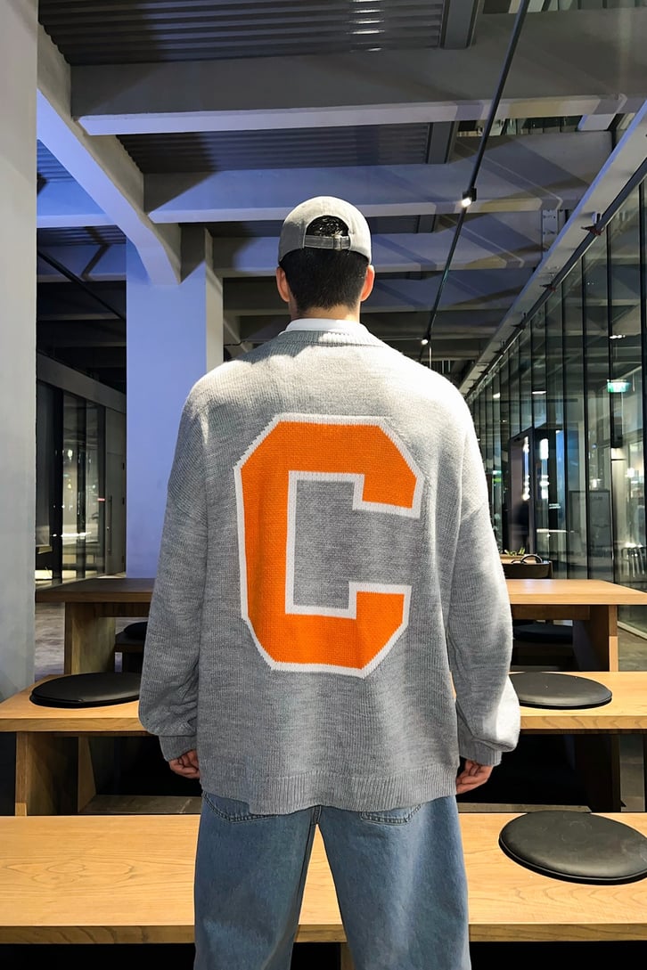 C Letter Oversize Gri Triko Kazak