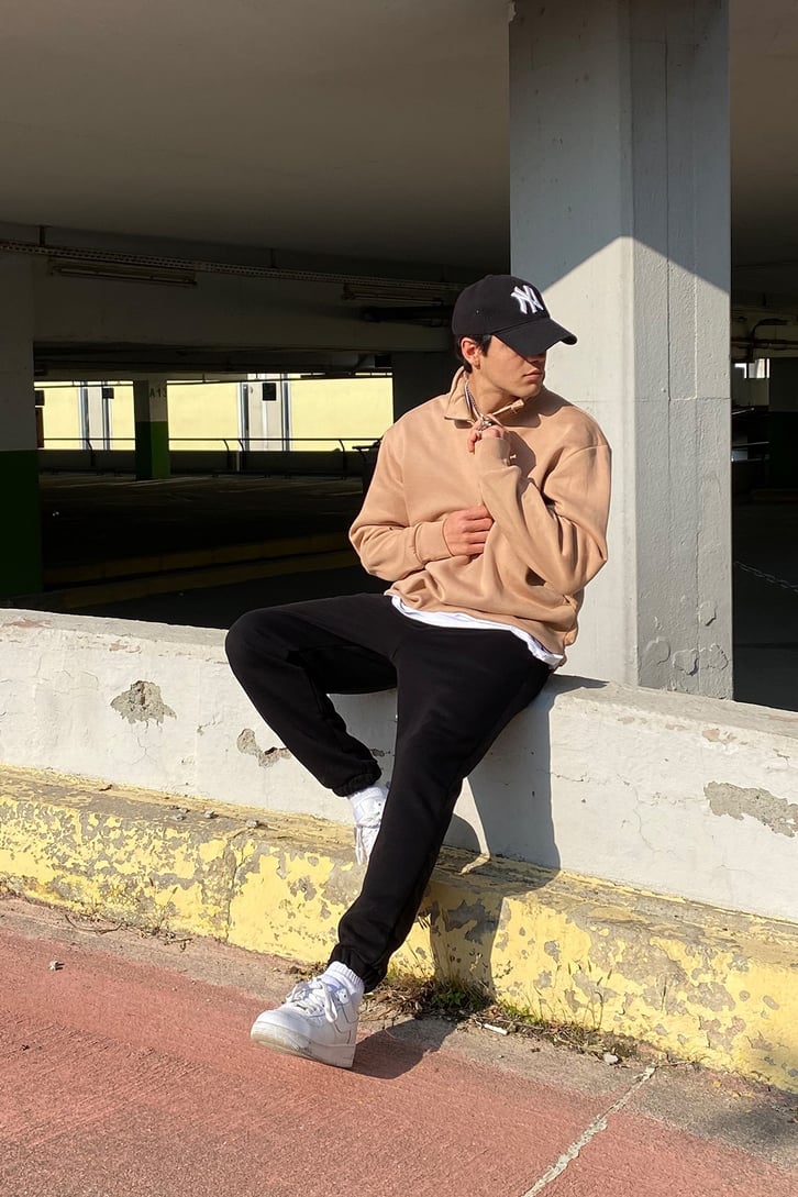 Camel Overisze Semi Zip-Up Basic Sweatshirt