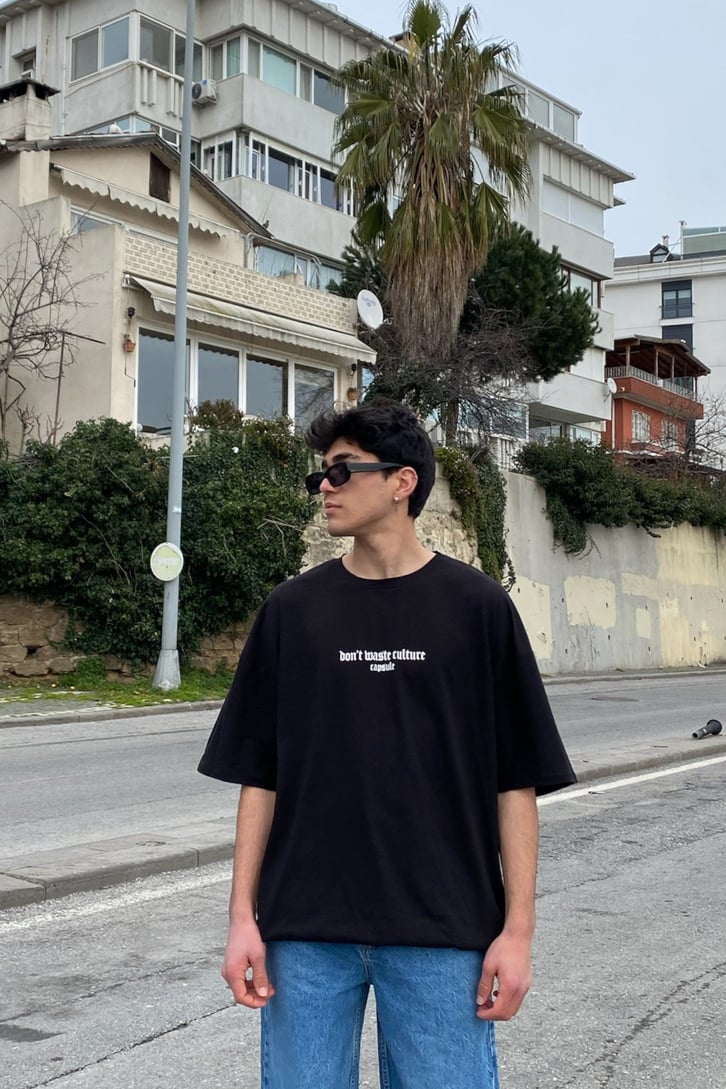 Capsule Text Printed Oversize Siyah Tshirt