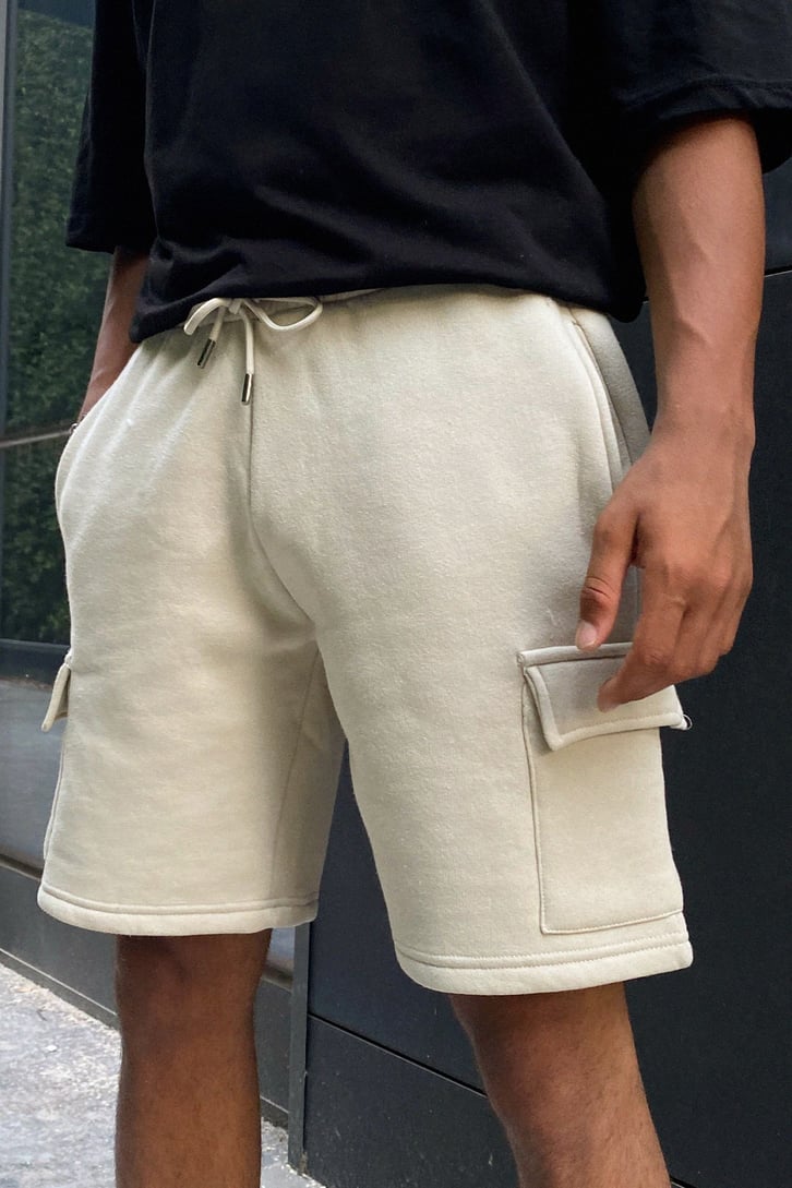Cep Detay Bej Outfit Şort