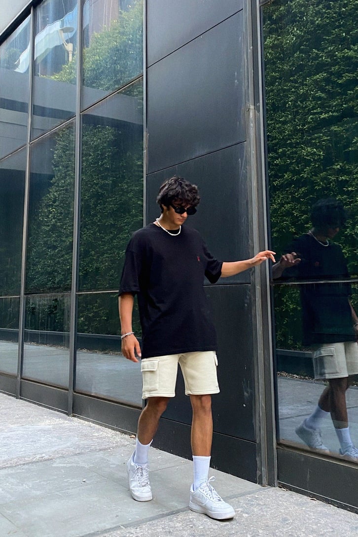 Cep Detay Bej Outfit Şort