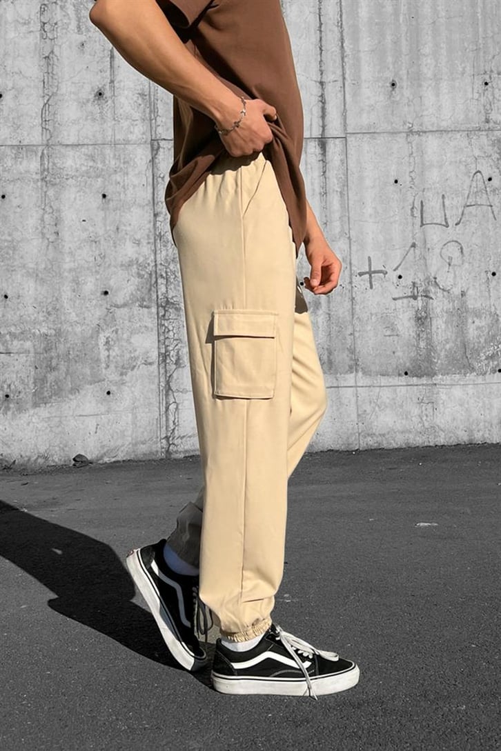 Cep Detaylı Bej Jogger Pantolon