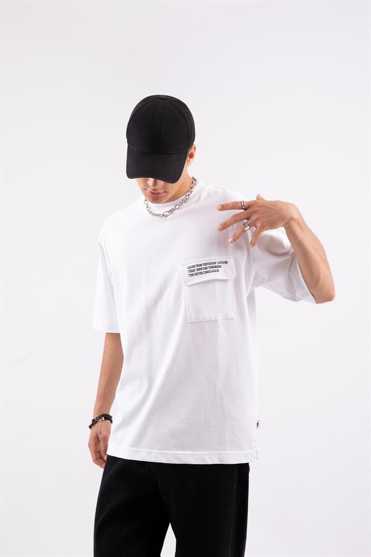Cep Detaylı Beyaz Oversize Tshirt