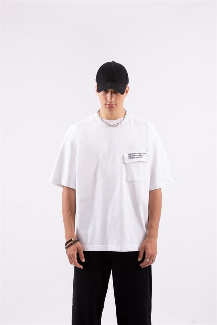 Cep Detaylı Beyaz Oversize Tshirt