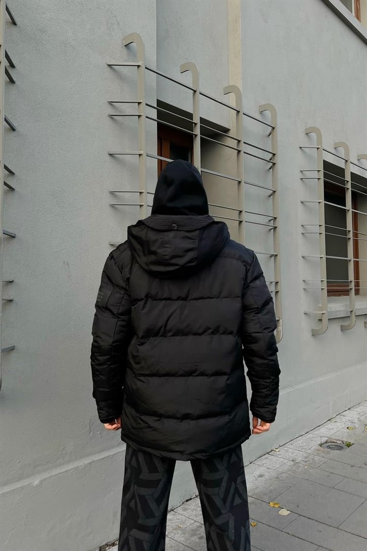 Cep Detaylı Kapüşonlu Siyah Şişme Mont