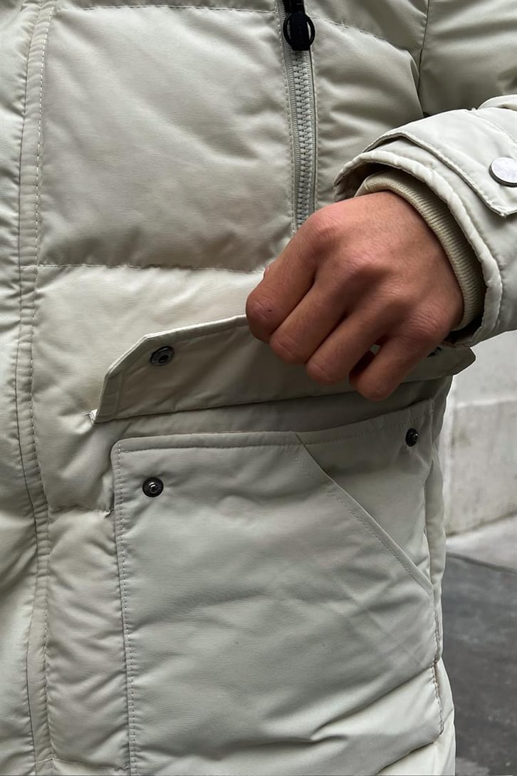 Cep Detaylı Krem Şişme Mont