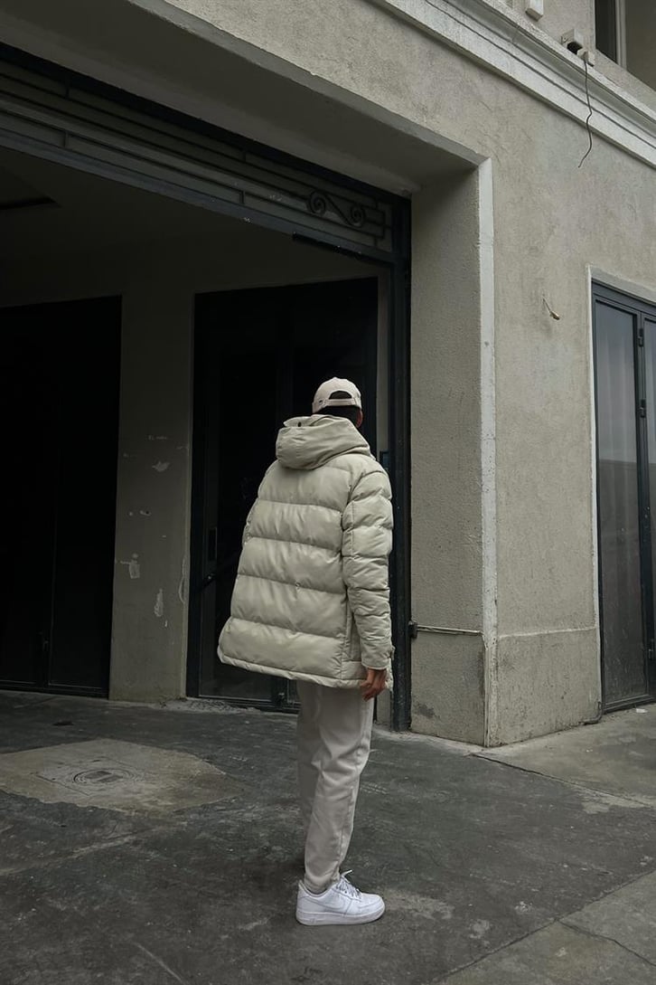 Cep Detaylı Krem Şişme Mont