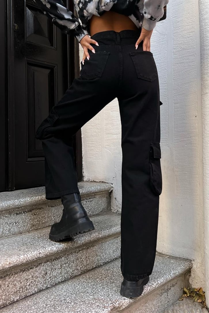 Cep Detaylı Siyah Baggy Jean