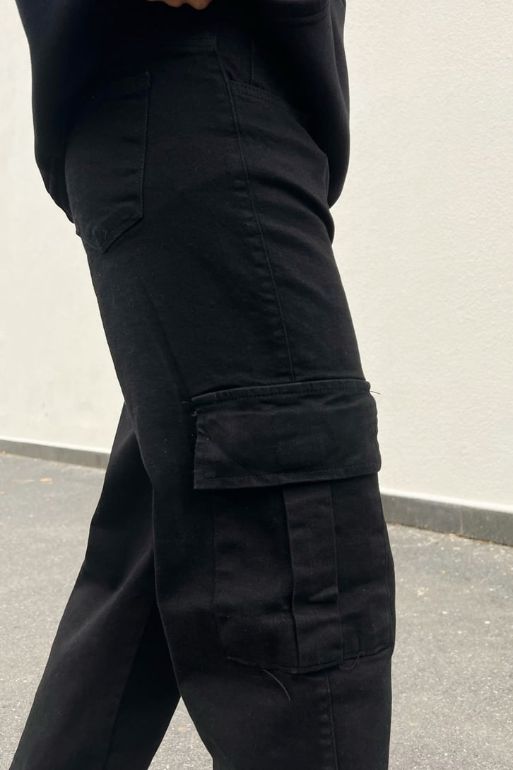 Cep Detaylı Siyah Baggy Jean