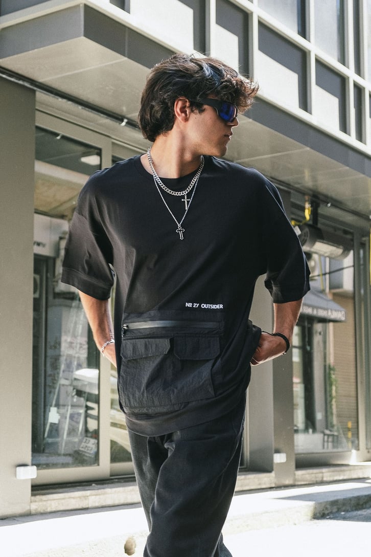 Cep Detaylı Siyah Oversize Tshirt