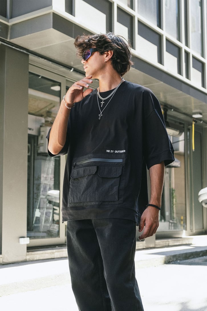 Cep Detaylı Siyah Oversize Tshirt