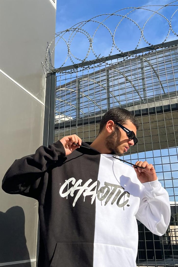 Chaotic Baskılı Parçalı Beyaz Hoodie