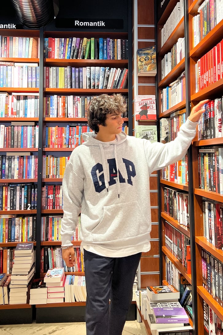Chest Nakışlı Gri Oversize Sweatshirt