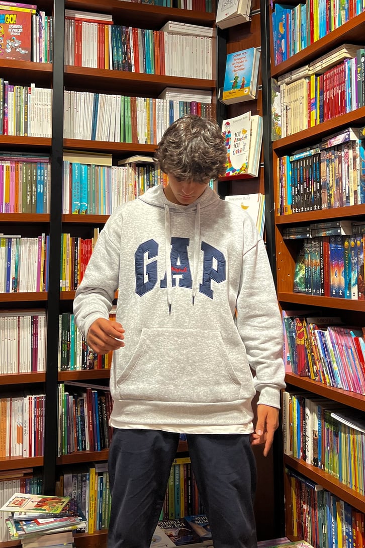 Chest Nakışlı Gri Oversize Sweatshirt