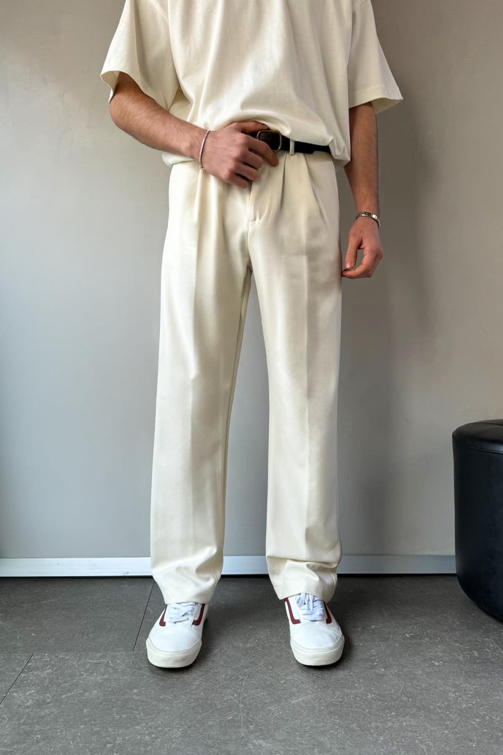 Çift Pileli Relaxed Ekru Kumaş Pantolon