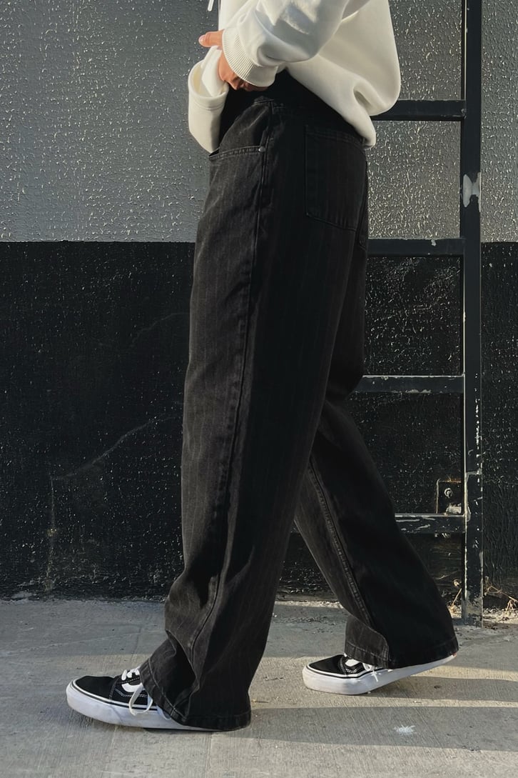 Çizgi Desenli Siyah Baggy Jean