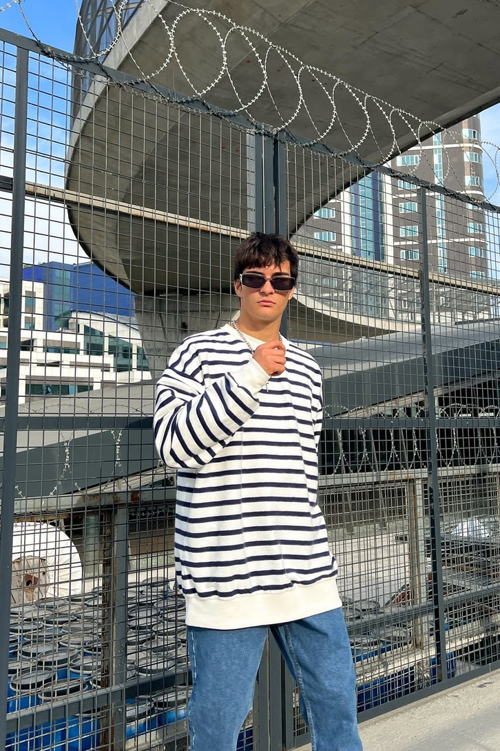 Çizgili Beyaz Oversize Sweatshirt