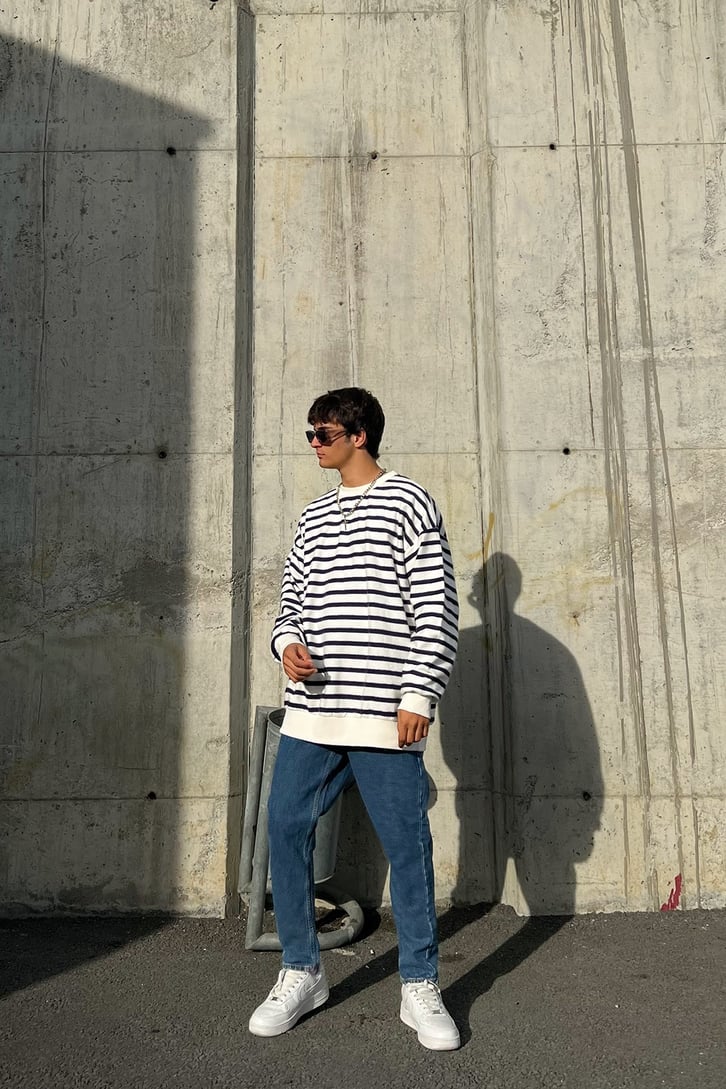 Çizgili Beyaz Oversize Sweatshirt