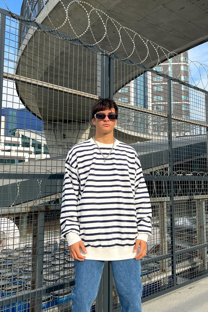 Çizgili Beyaz Oversize Sweatshirt