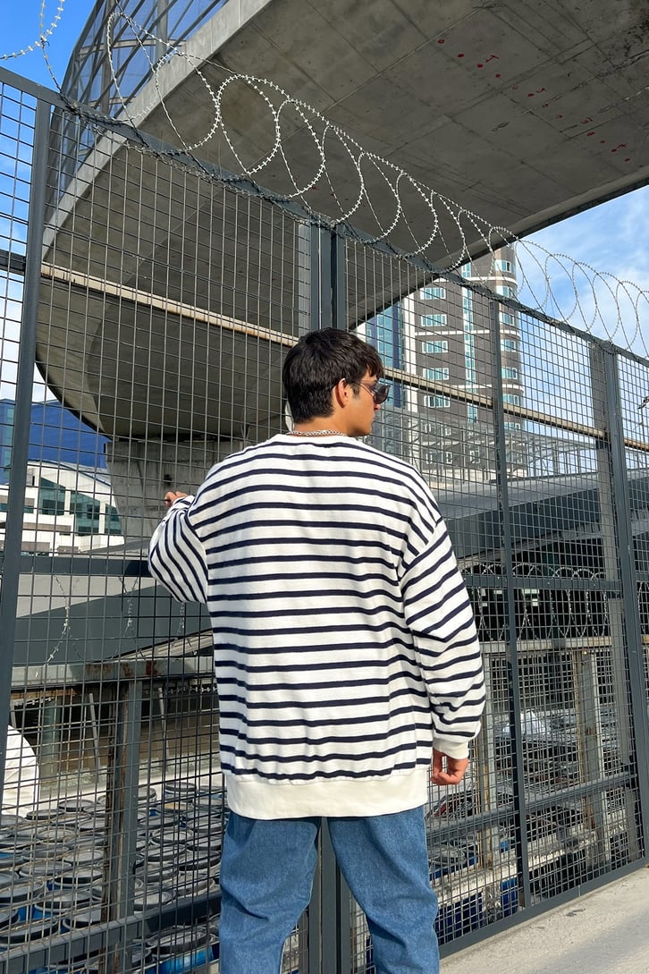 Çizgili Beyaz Oversize Sweatshirt