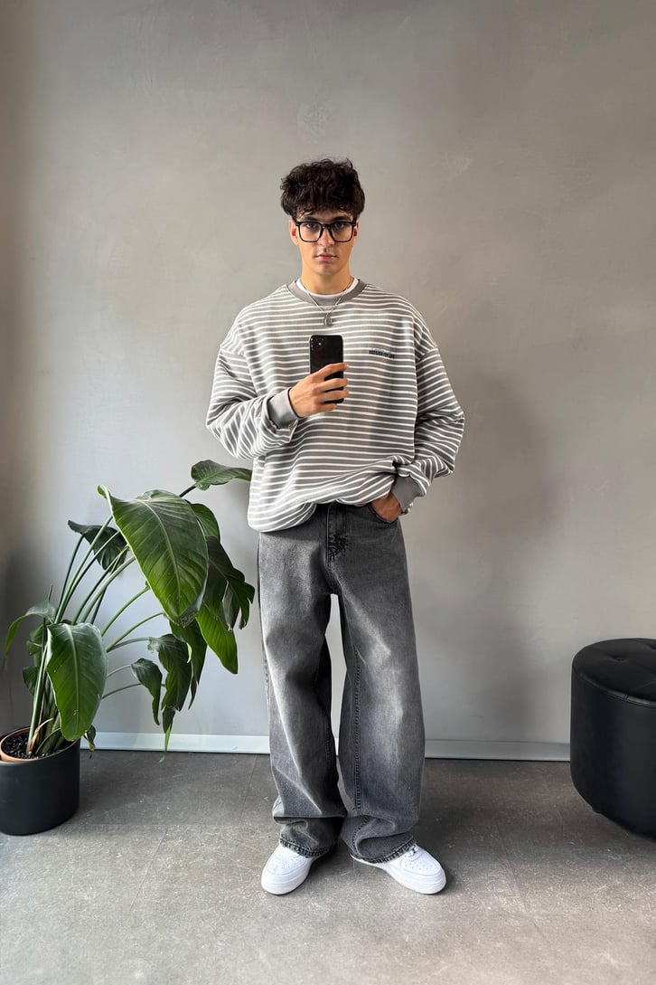 Çizgili Minimal Baskılı Bisiklet Yaka Sweatshirt