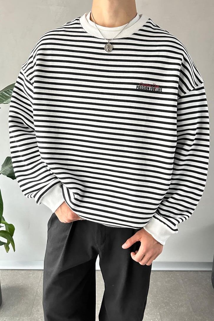 Çizgili Minimal Baskılı Bisiklet Yaka Sweatshirt