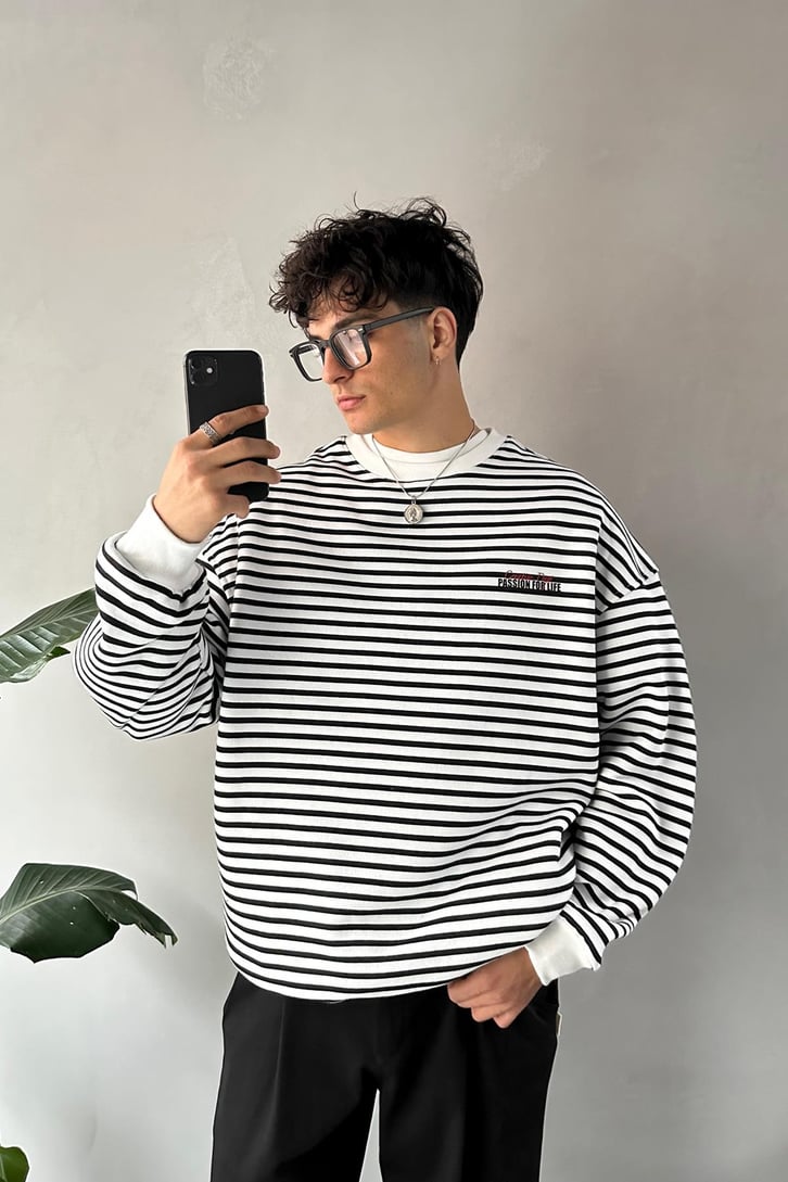 Çizgili Minimal Baskılı Bisiklet Yaka Sweatshirt