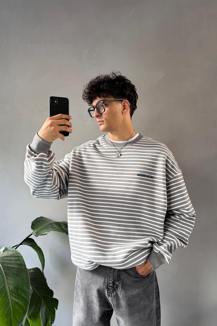Çizgili Minimal Baskılı Bisiklet Yaka Sweatshirt