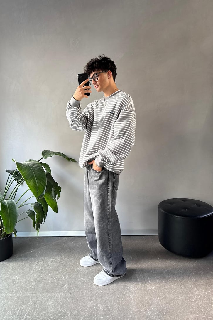 Çizgili Minimal Baskılı Bisiklet Yaka Sweatshirt
