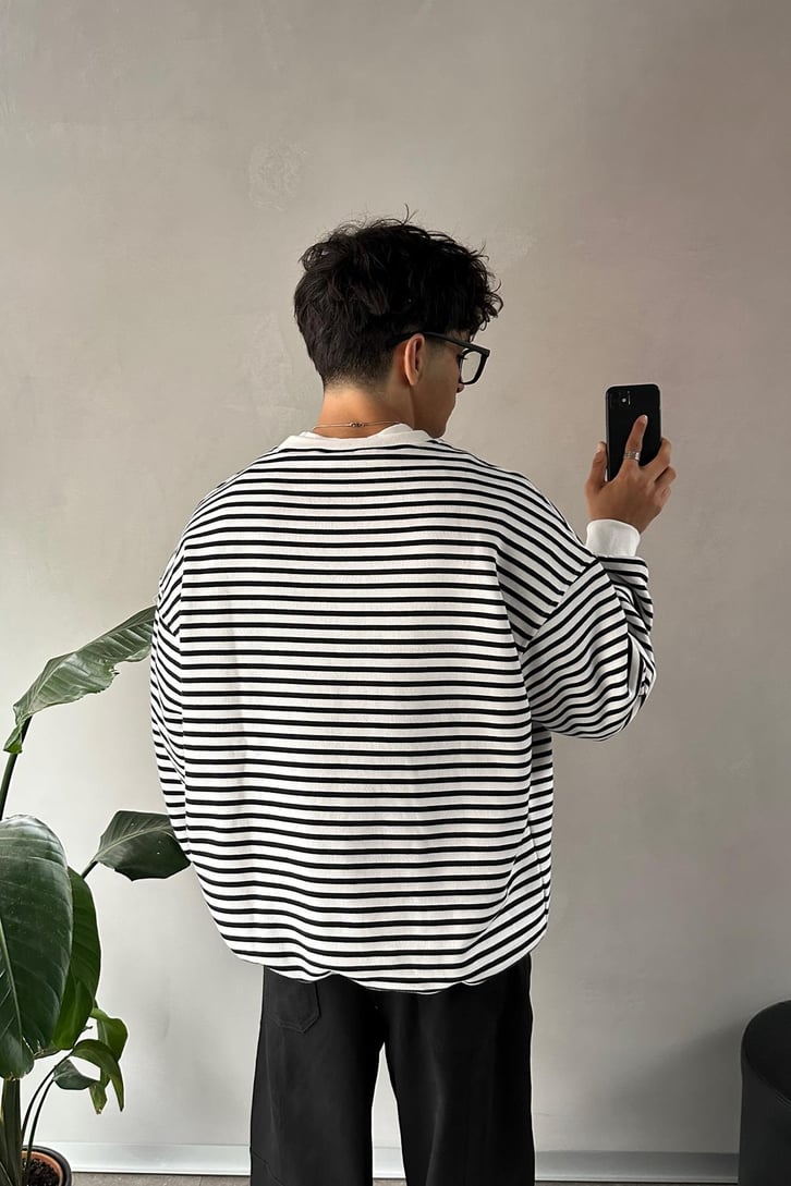 Çizgili Minimal Baskılı Bisiklet Yaka Sweatshirt