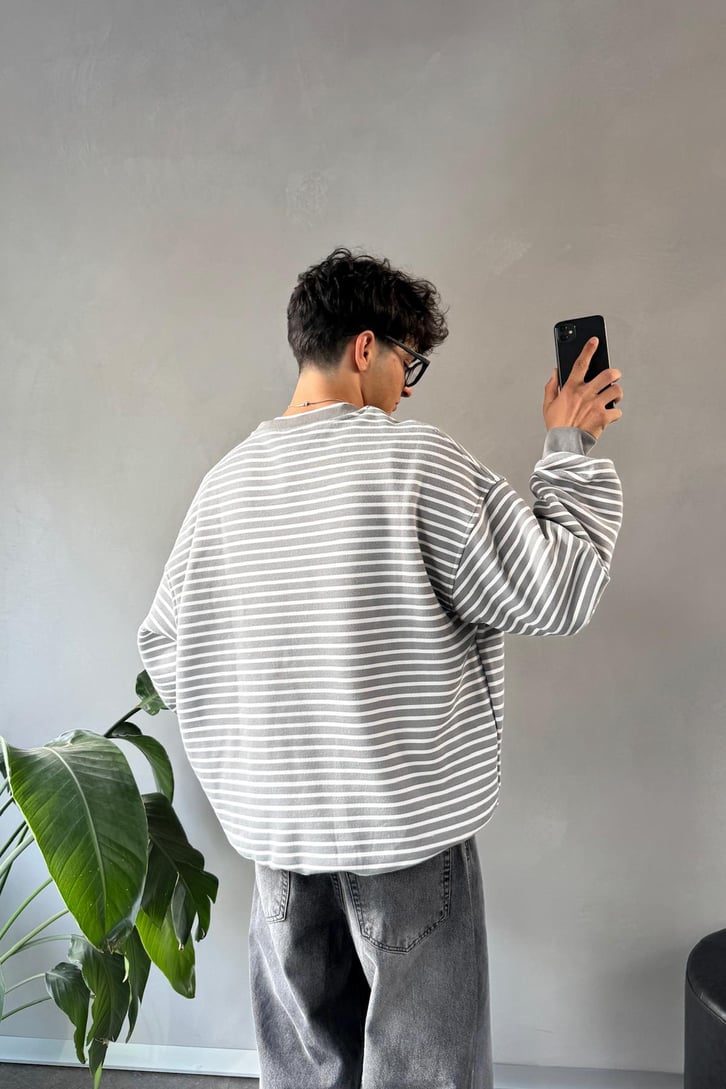 Çizgili Minimal Baskılı Bisiklet Yaka Sweatshirt