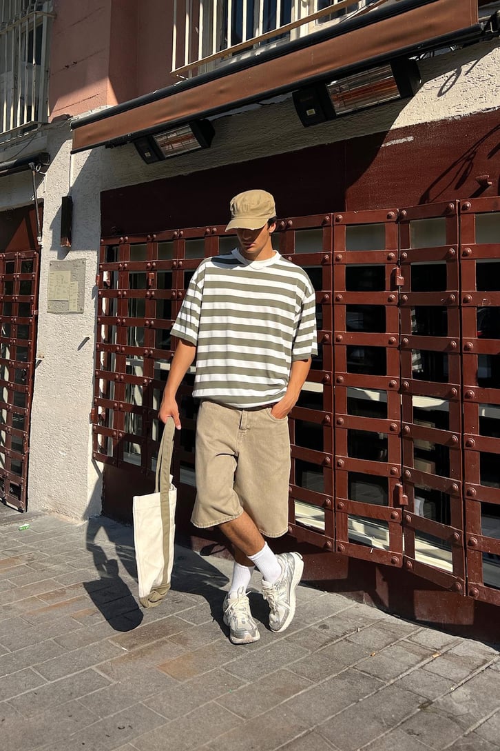 Çizgili Yaka Biyeli Oversize Tişört