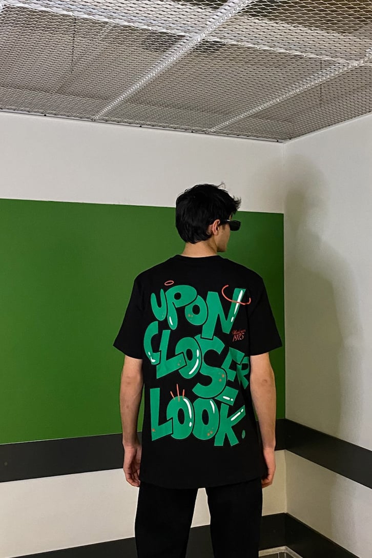 Closer Look Oversize Printed Tee