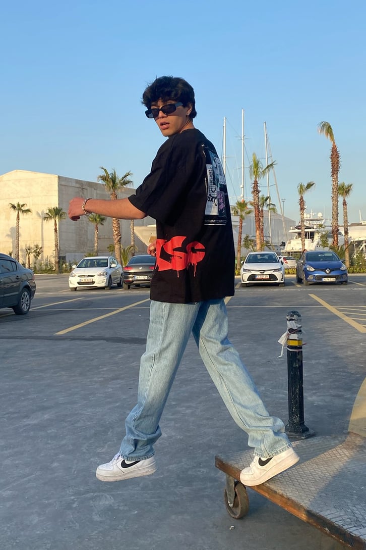 Collage Yan Baskı Detaylı Siyah Oversize Tshirt