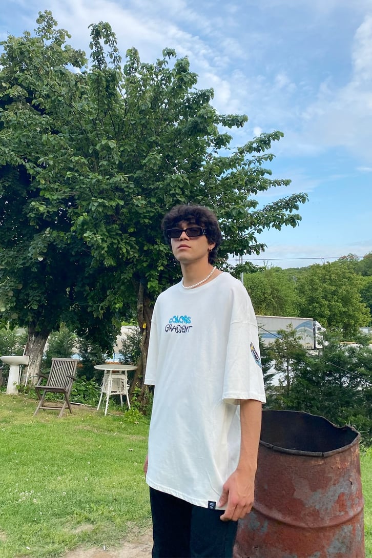 Colors Gradient Baskılı Beyaz Tshirt