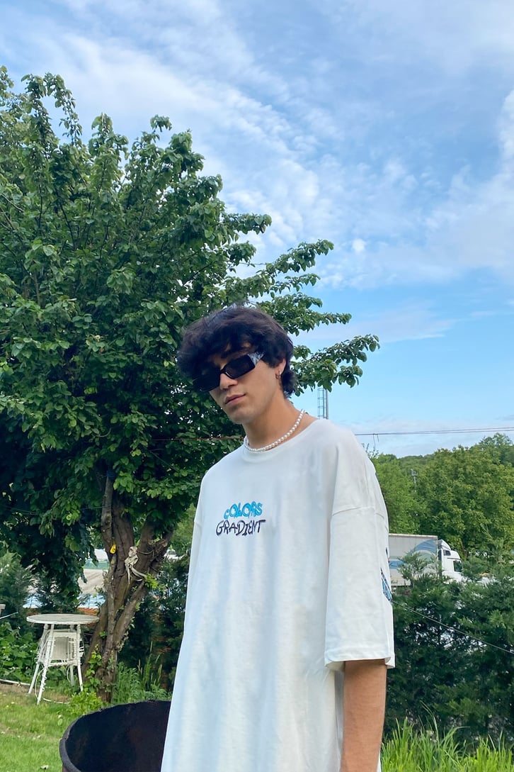 Colors Gradient Baskılı Beyaz Tshirt