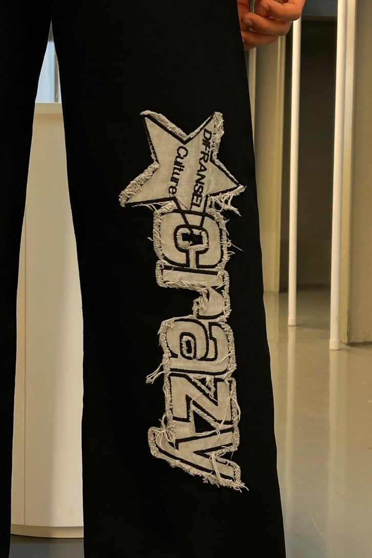 Crazy Nakışlı Siyah Baggy Jean