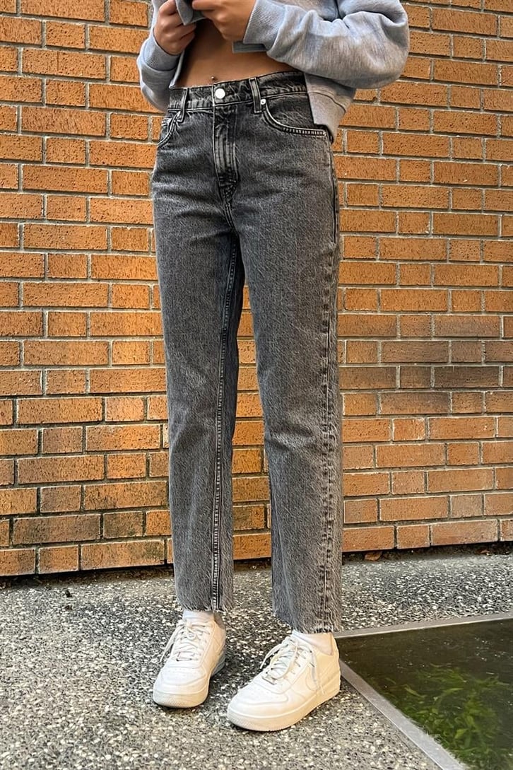 Cut Leg Acid Wash Gri Mom Fit Jean