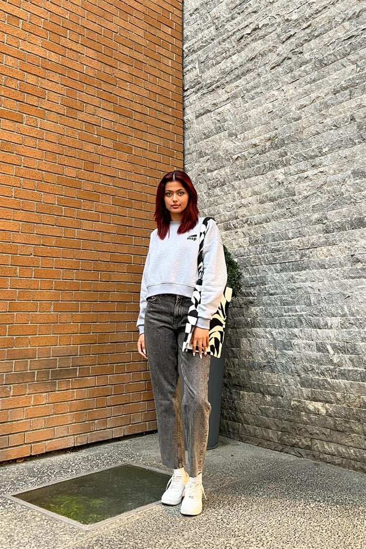 Cut Leg Acid Wash Gri Mom Fit Jean