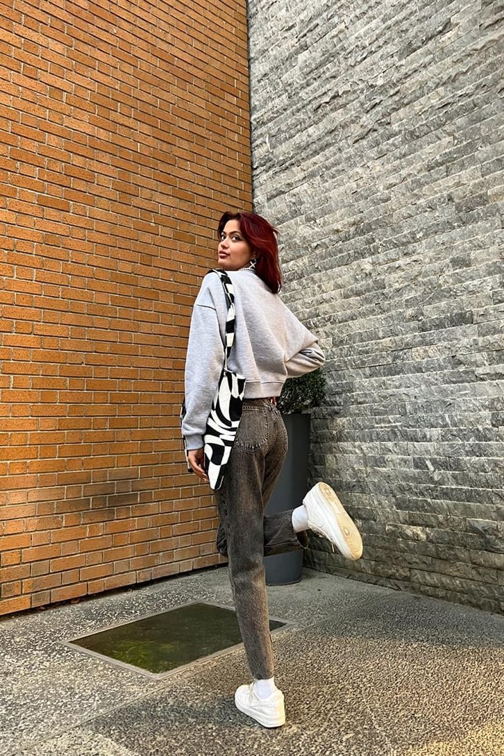 Cut Leg Acid Wash Gri Mom Fit Jean