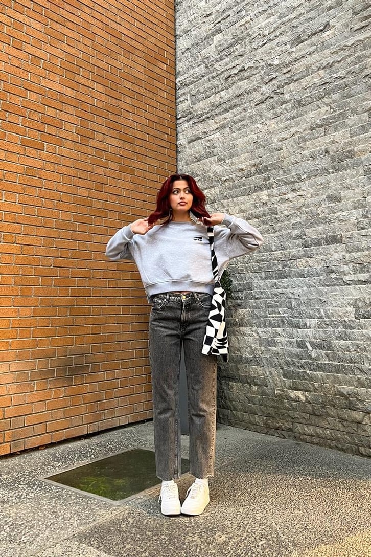 Cut Leg Acid Wash Gri Mom Fit Jean