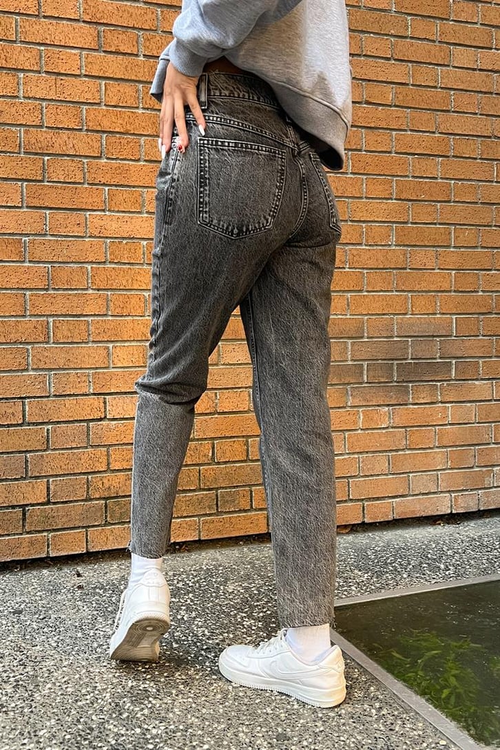 Cut Leg Acid Wash Gri Mom Fit Jean